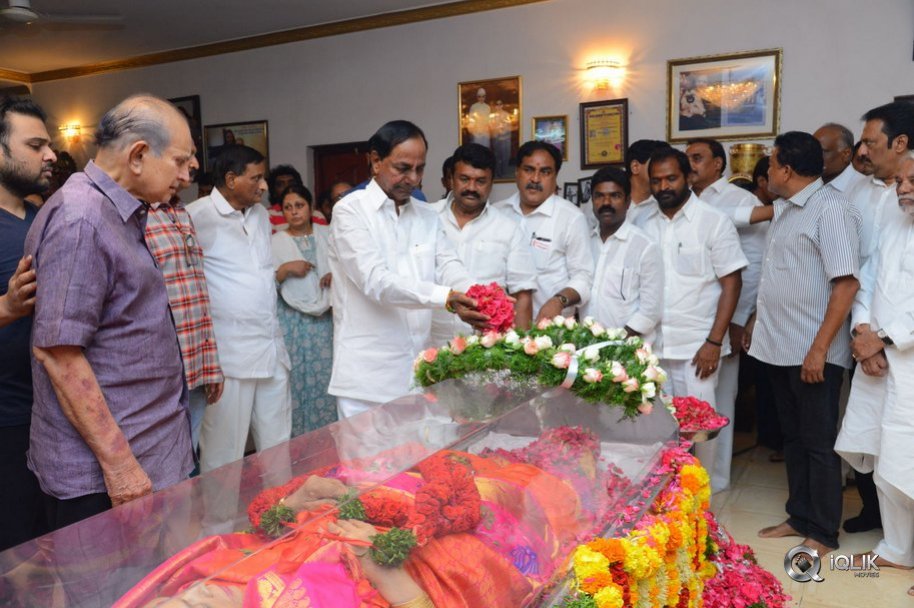 Celebrities-Pay-Homage-to-Vijaya-Nirmala-Garu